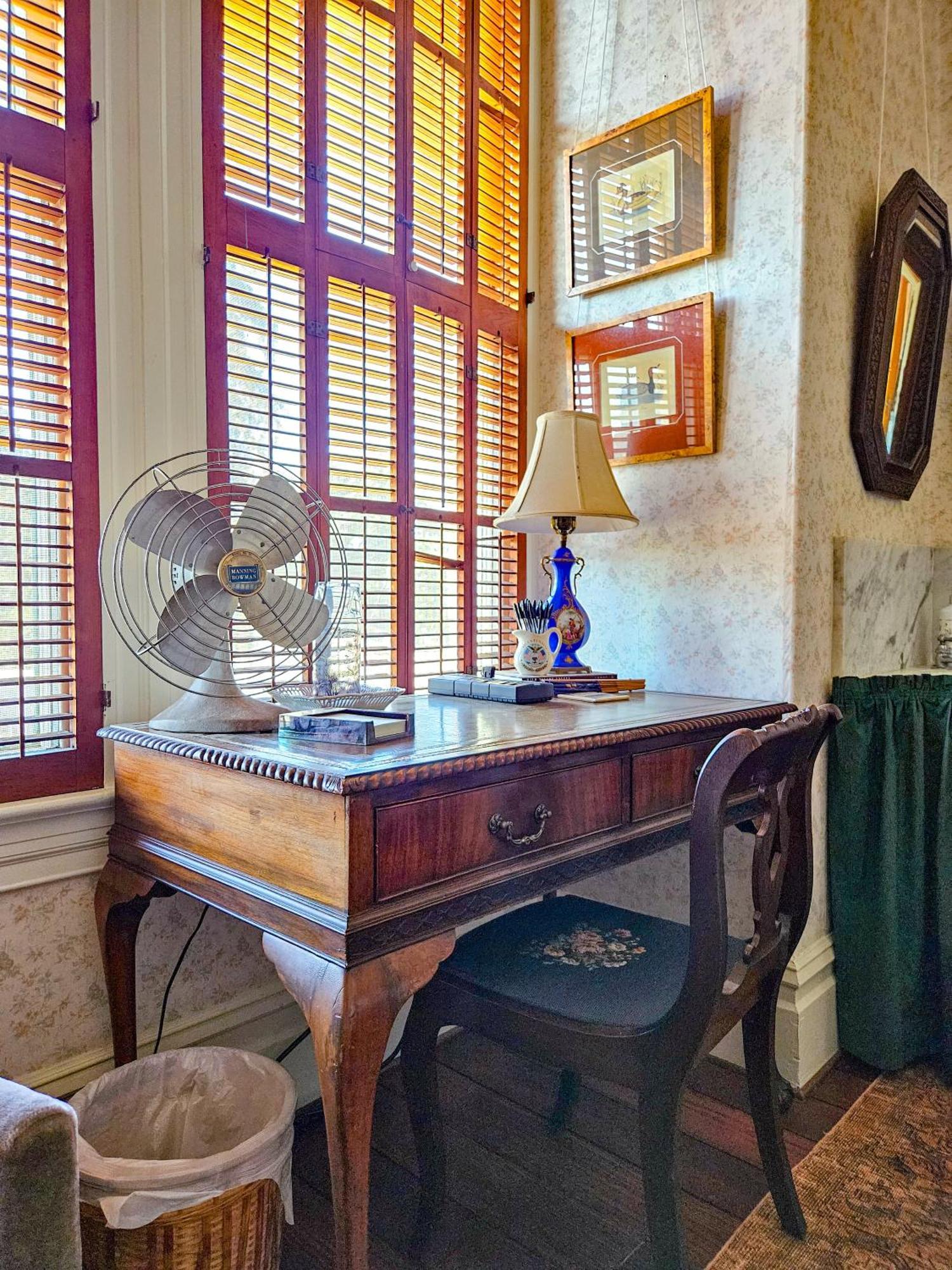 The Jd Hyde Historic Inn Визалия Экстерьер фото